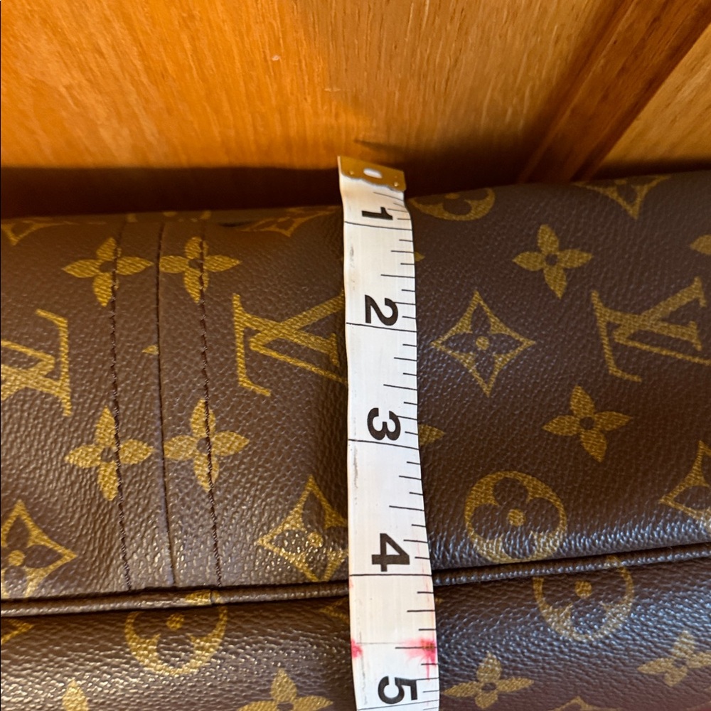 AUTHENTIC LOUIS VUITTON OVERSIZED HOBO BAG - Great for travel! - Picture 8 of 9